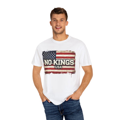 Grunge USA Flag T-Shirt: Patriotic 'No Kings' Design