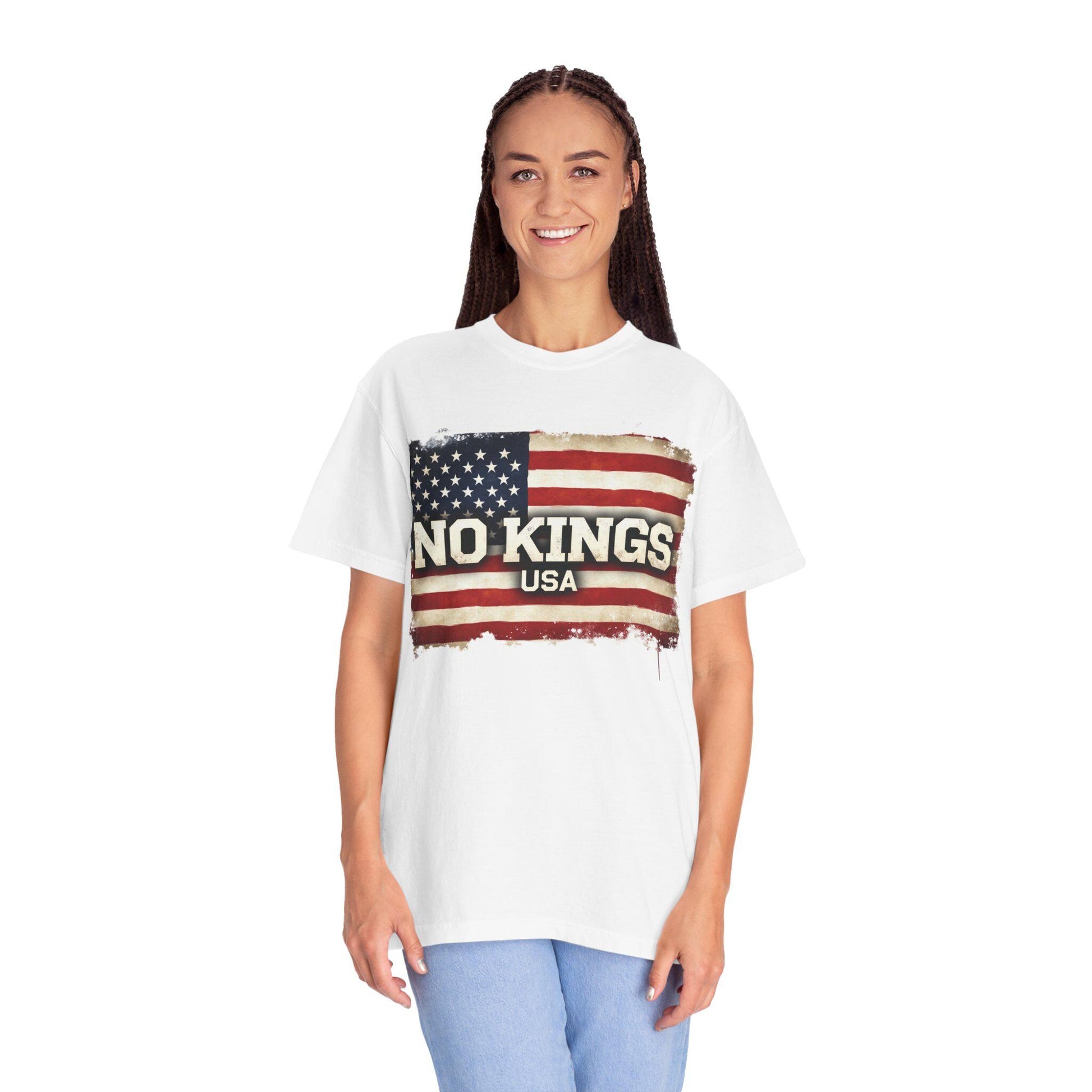 Grunge USA Flag T-Shirt: Patriotic 'No Kings' Design